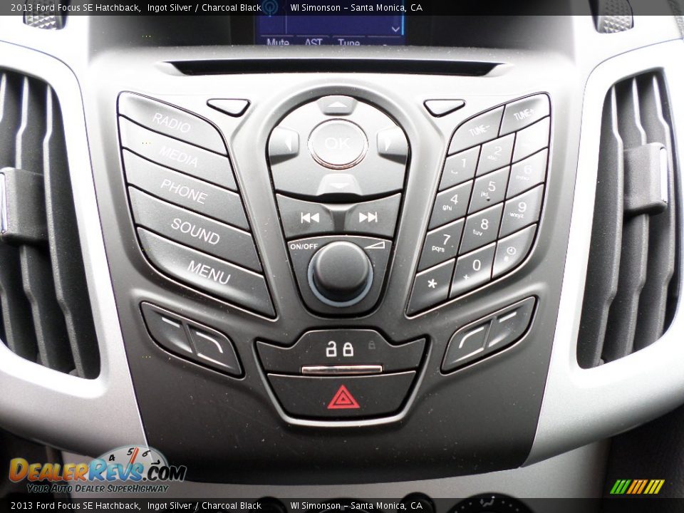 Controls of 2013 Ford Focus SE Hatchback Photo #15