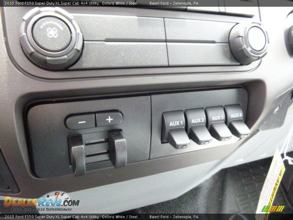 2015 Ford F350 Super Duty XL Super Cab 4x4 Utility Oxford White / Steel Photo #17