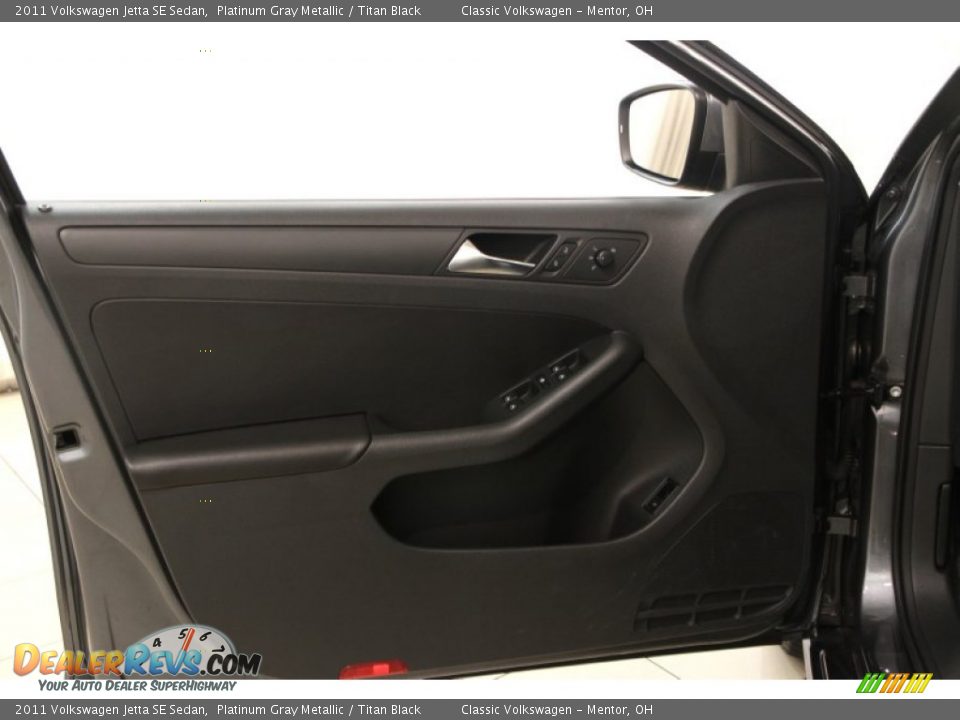 2011 Volkswagen Jetta SE Sedan Platinum Gray Metallic / Titan Black Photo #4