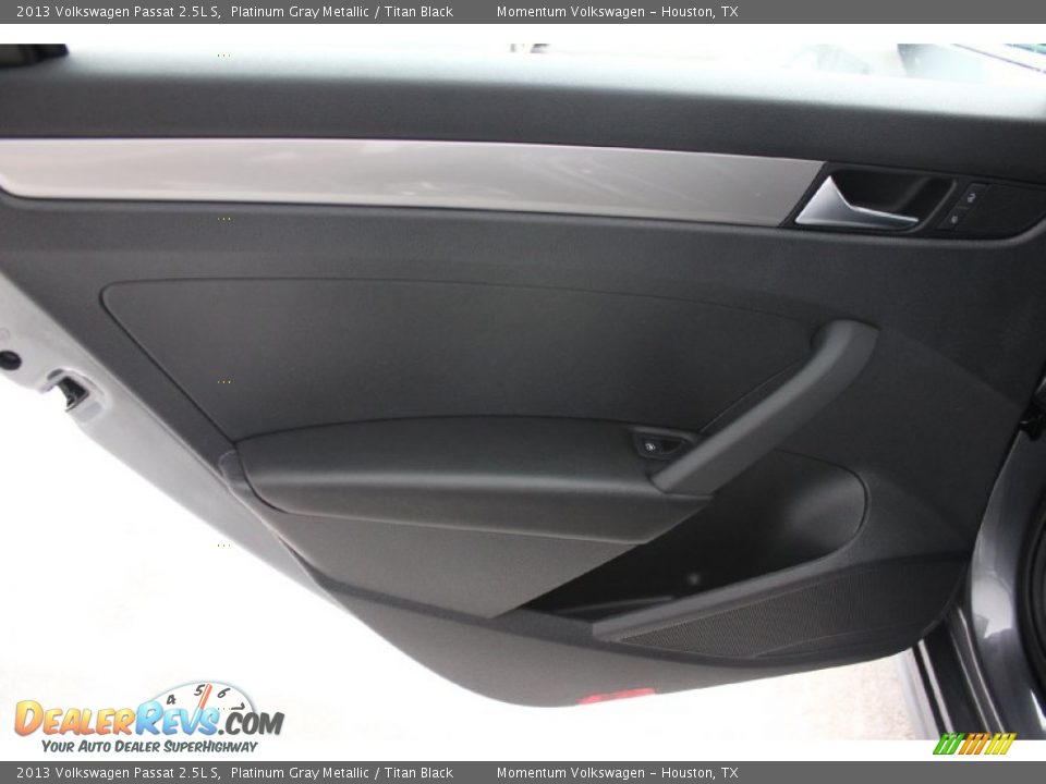 2013 Volkswagen Passat 2.5L S Platinum Gray Metallic / Titan Black Photo #22