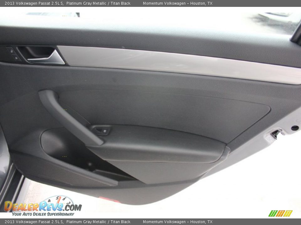 2013 Volkswagen Passat 2.5L S Platinum Gray Metallic / Titan Black Photo #28