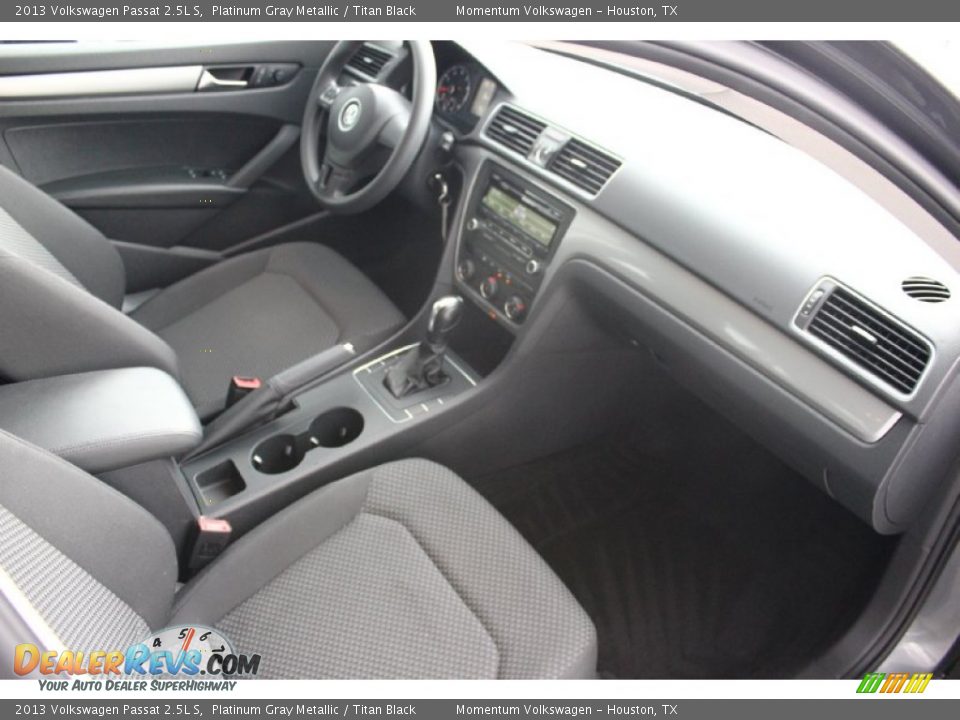 2013 Volkswagen Passat 2.5L S Platinum Gray Metallic / Titan Black Photo #32