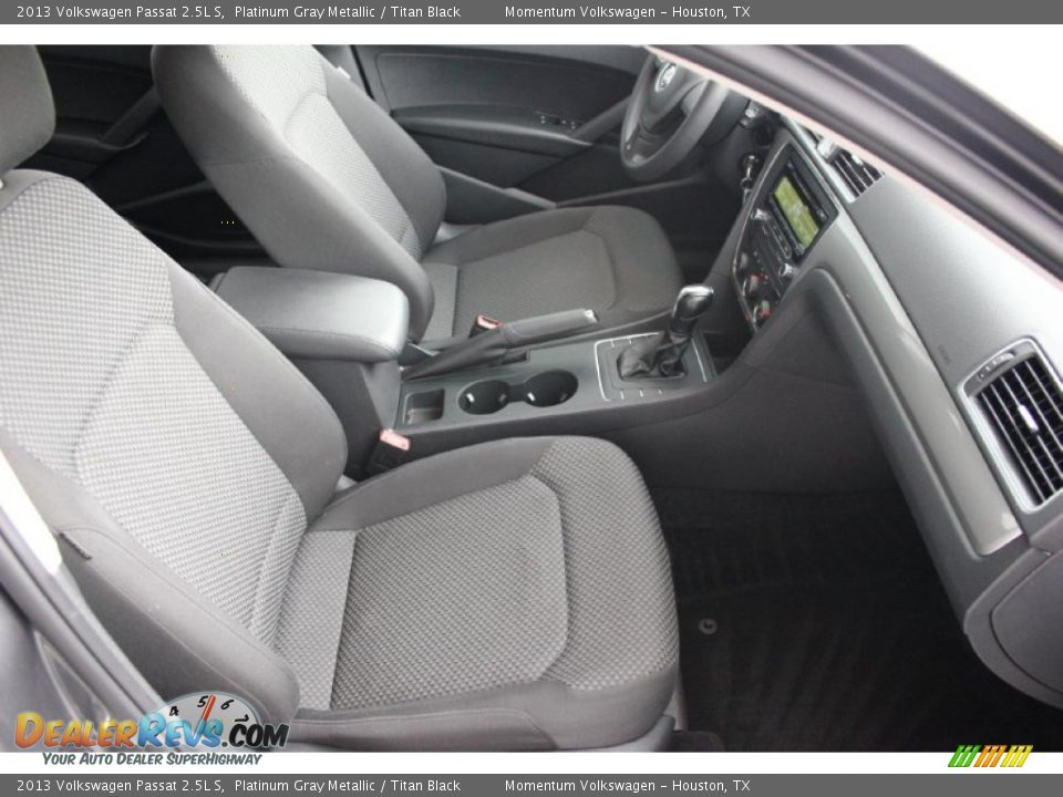 2013 Volkswagen Passat 2.5L S Platinum Gray Metallic / Titan Black Photo #33