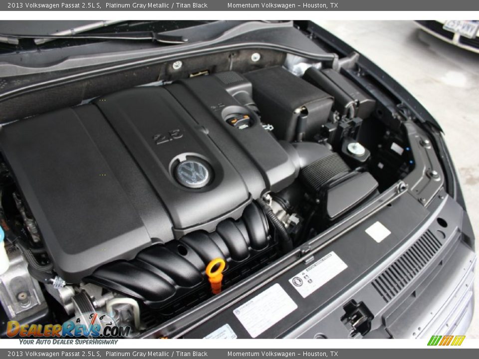 2013 Volkswagen Passat 2.5L S Platinum Gray Metallic / Titan Black Photo #34