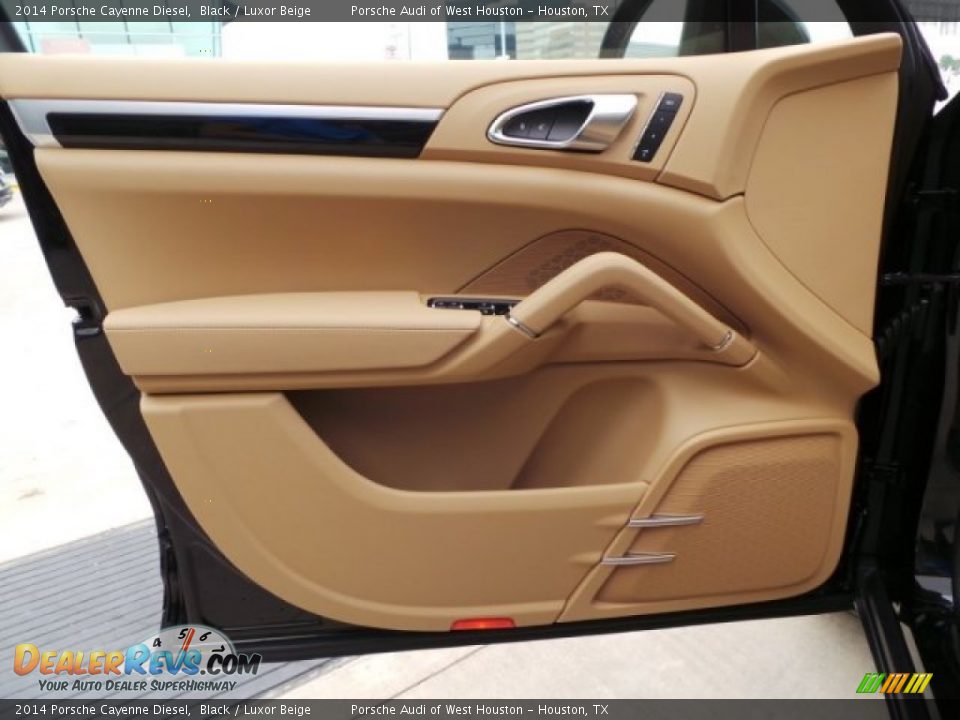 Door Panel of 2014 Porsche Cayenne Diesel Photo #10