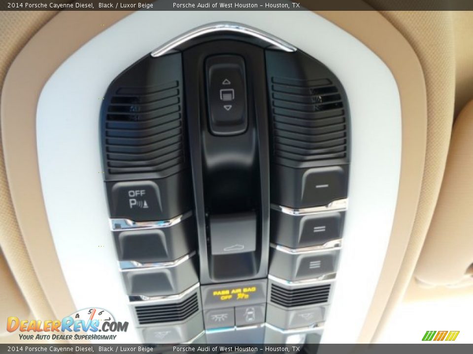 Controls of 2014 Porsche Cayenne Diesel Photo #17