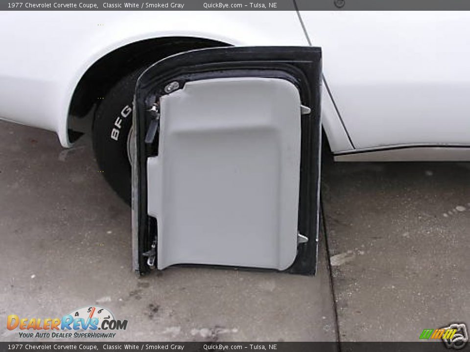 1977 Chevrolet Corvette Coupe Classic White / Smoked Gray Photo #17