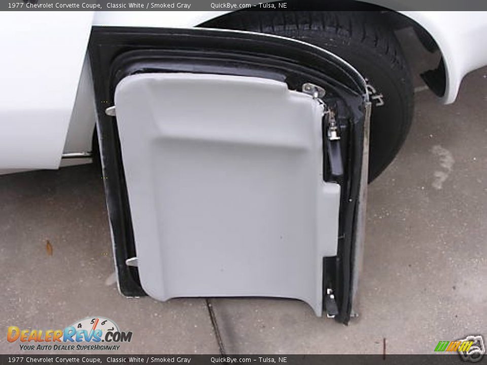 1977 Chevrolet Corvette Coupe Classic White / Smoked Gray Photo #18