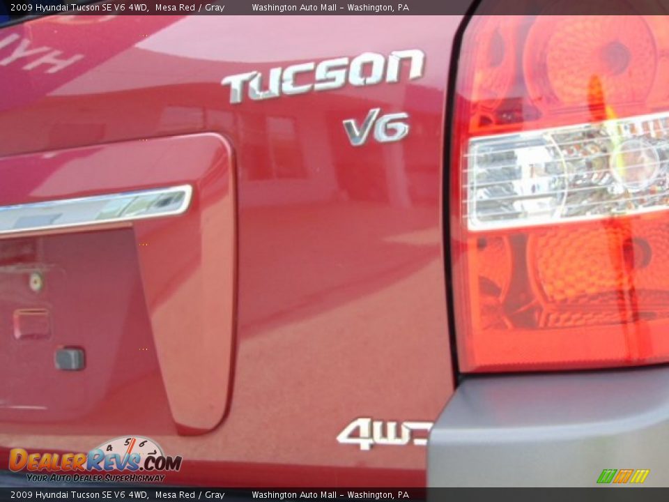 2009 Hyundai Tucson SE V6 4WD Mesa Red / Gray Photo #9