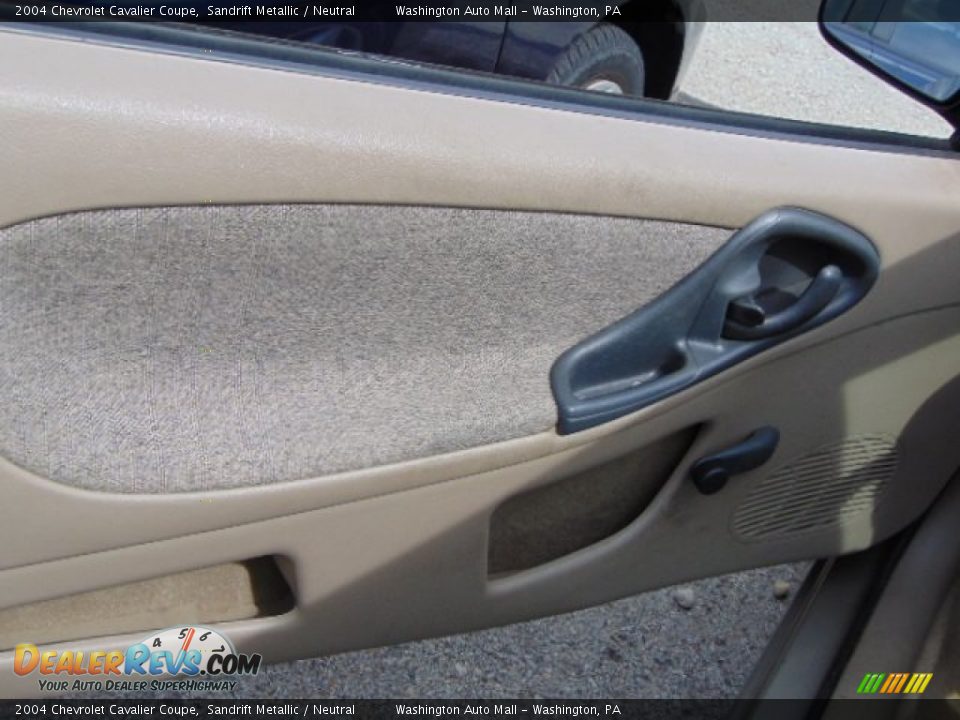 2004 Chevrolet Cavalier Coupe Sandrift Metallic / Neutral Photo #10