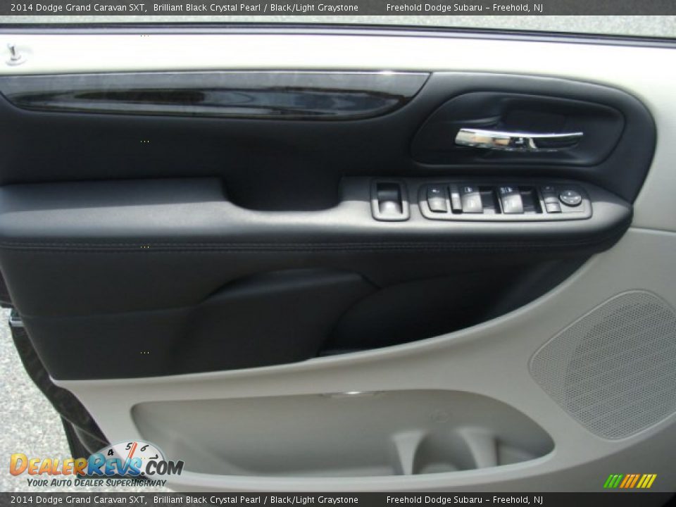 2014 Dodge Grand Caravan SXT Brilliant Black Crystal Pearl / Black/Light Graystone Photo #13