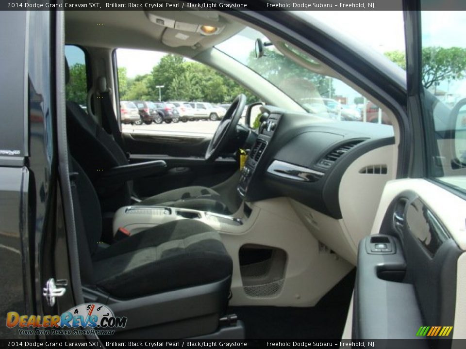 2014 Dodge Grand Caravan SXT Brilliant Black Crystal Pearl / Black/Light Graystone Photo #16
