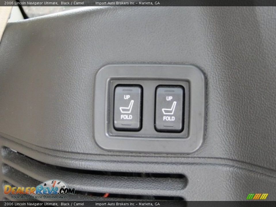 2006 Lincoln Navigator Ultimate Black / Camel Photo #26