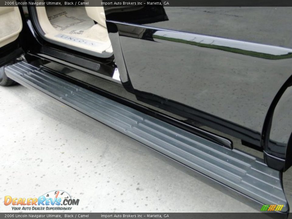 2006 Lincoln Navigator Ultimate Black / Camel Photo #35