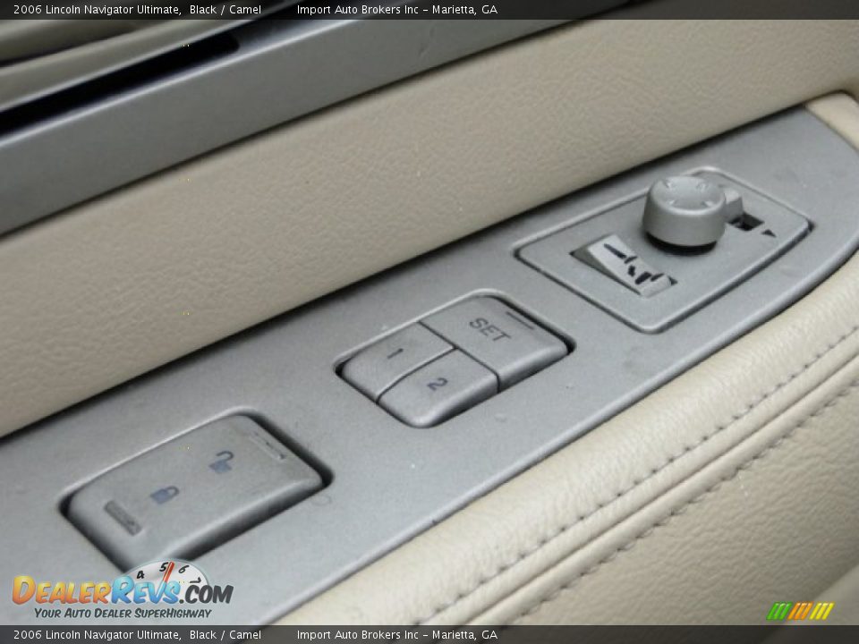 2006 Lincoln Navigator Ultimate Black / Camel Photo #36