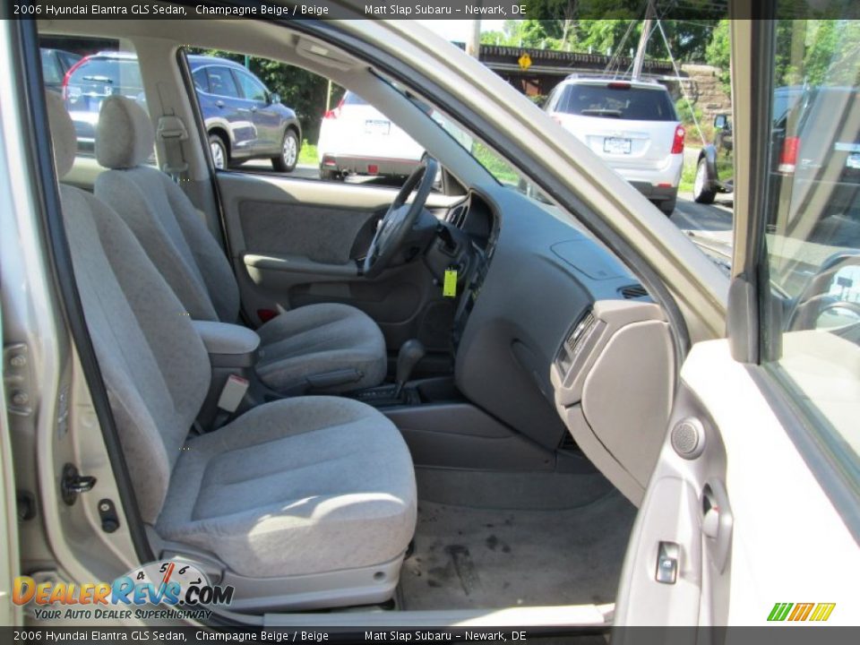 2006 Hyundai Elantra GLS Sedan Champagne Beige / Beige Photo #17