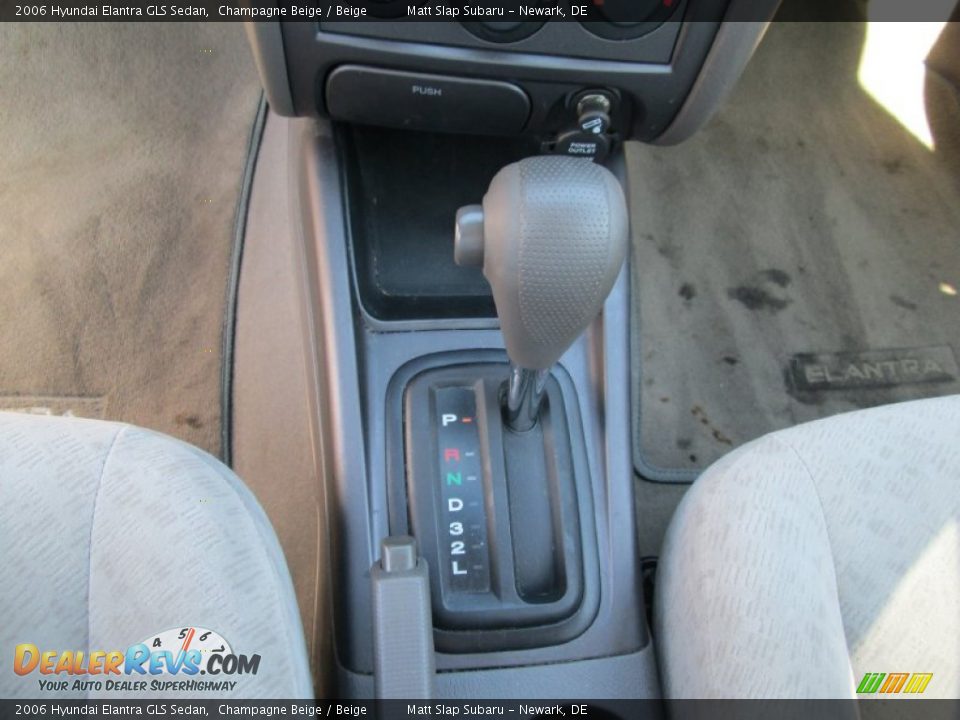 2006 Hyundai Elantra GLS Sedan Champagne Beige / Beige Photo #25