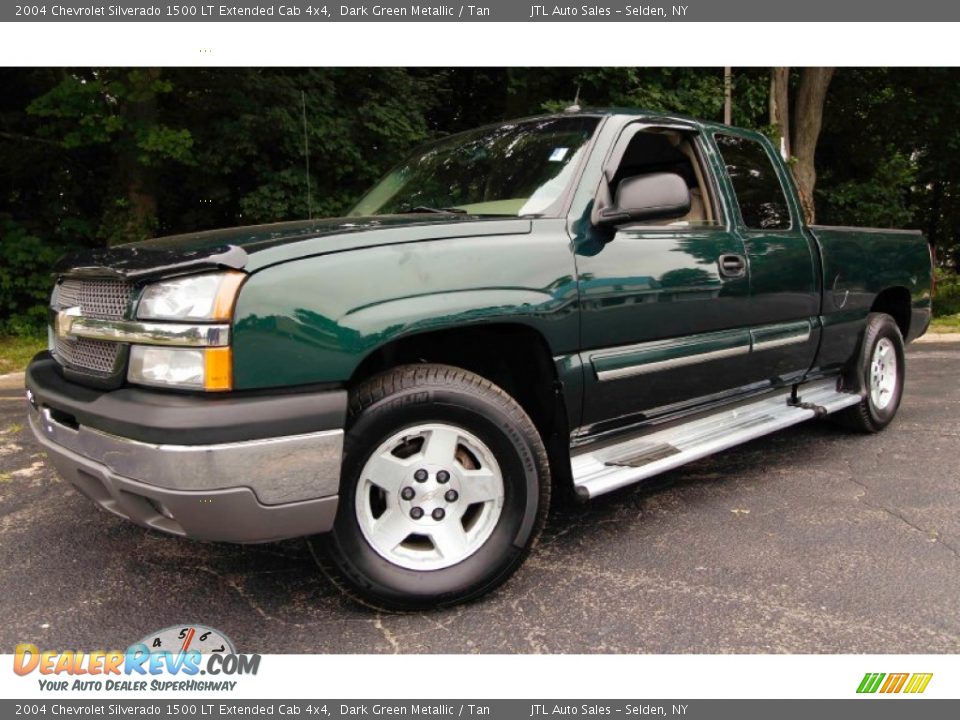 Front 3/4 View of 2004 Chevrolet Silverado 1500 LT Extended Cab 4x4 Photo #1