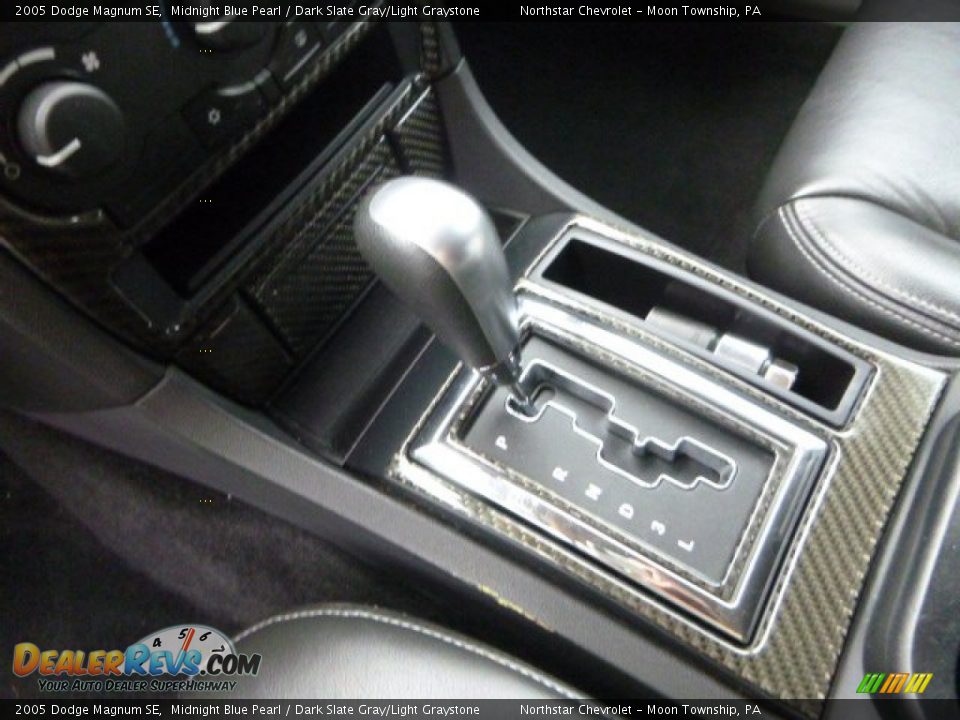 2005 Dodge Magnum SE Midnight Blue Pearl / Dark Slate Gray/Light Graystone Photo #12
