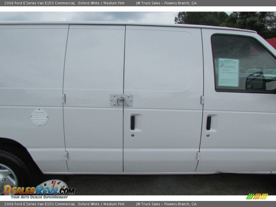 2009 Ford E Series Van E150 Commercial Oxford White / Medium Flint Photo #18