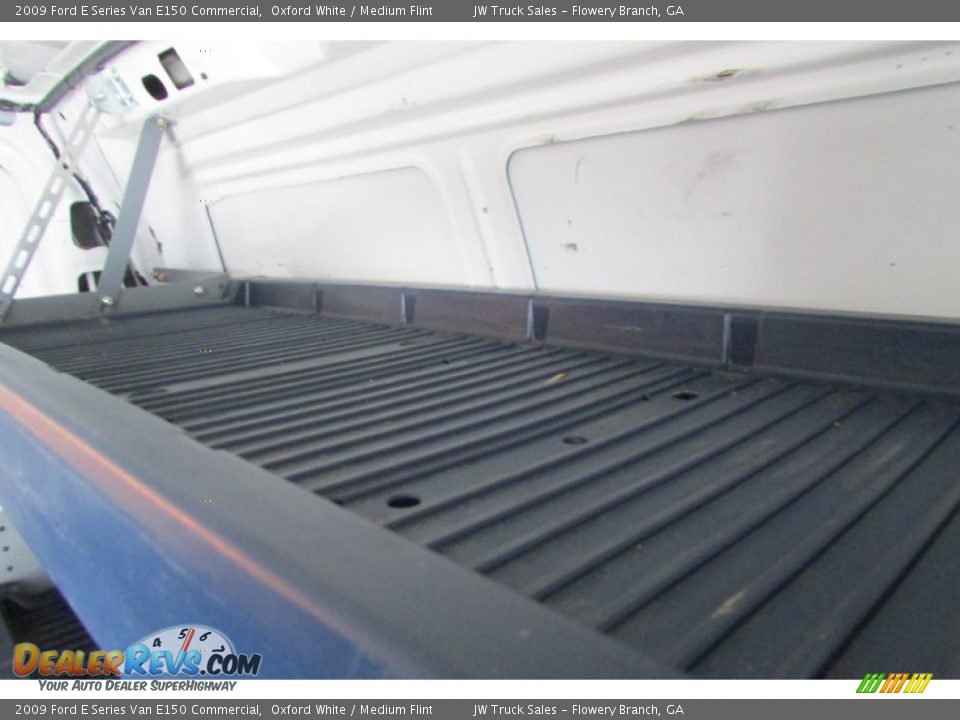 2009 Ford E Series Van E150 Commercial Oxford White / Medium Flint Photo #23