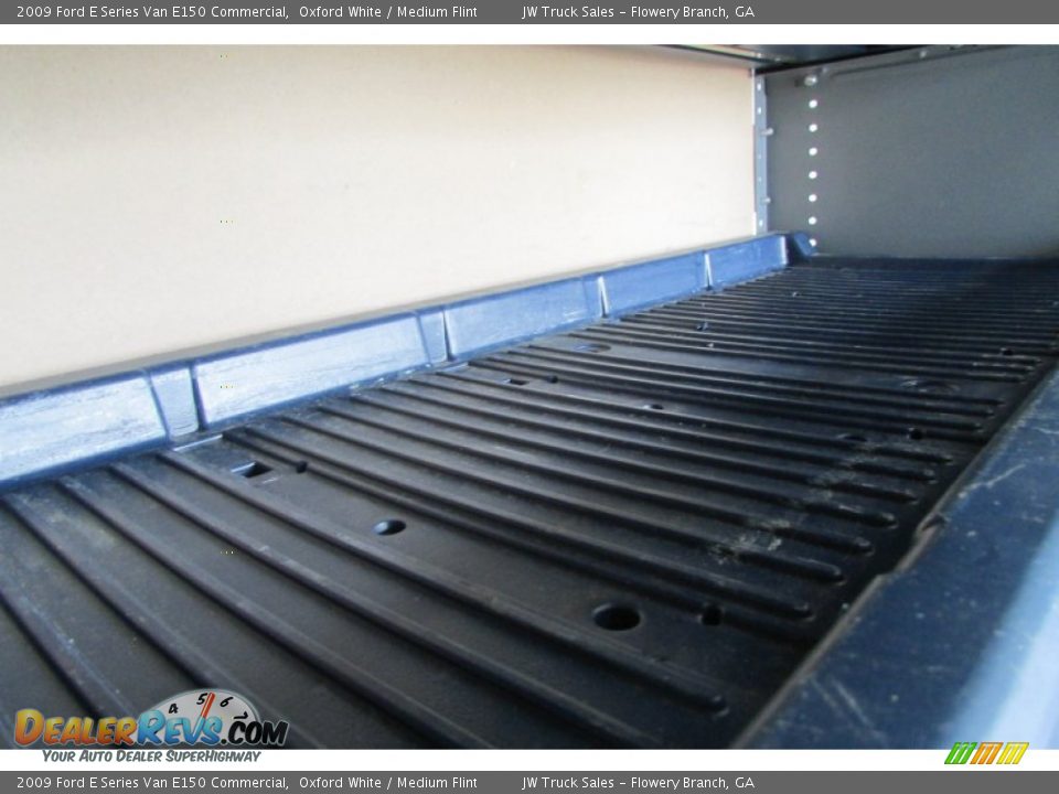 2009 Ford E Series Van E150 Commercial Oxford White / Medium Flint Photo #28