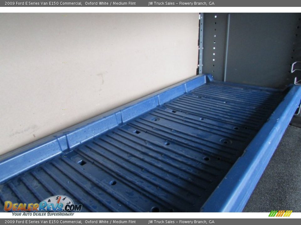 2009 Ford E Series Van E150 Commercial Oxford White / Medium Flint Photo #29