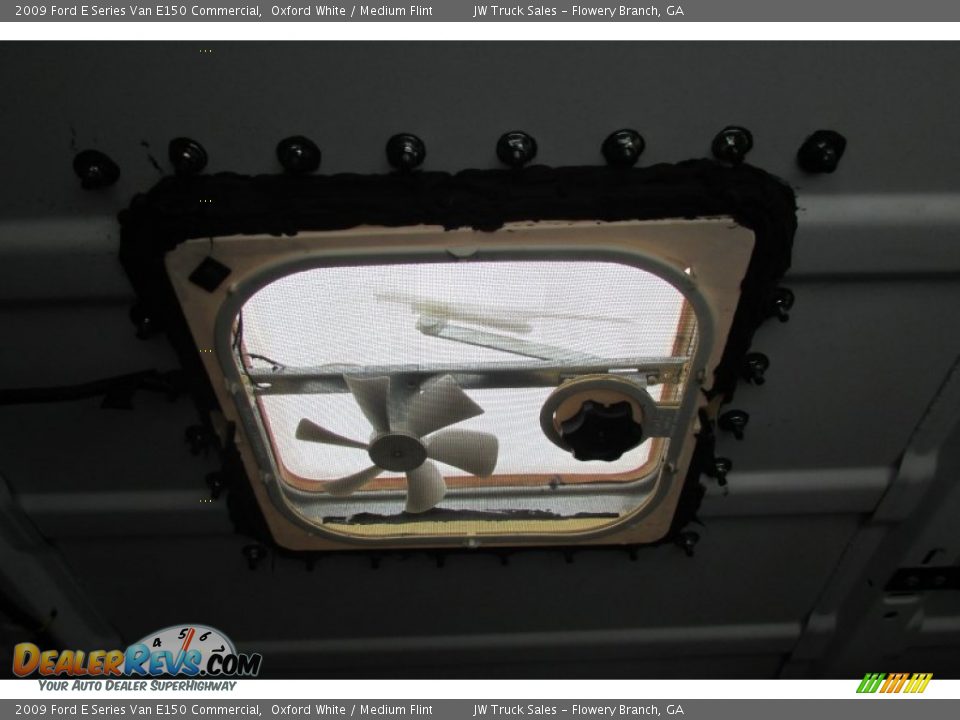 2009 Ford E Series Van E150 Commercial Oxford White / Medium Flint Photo #32