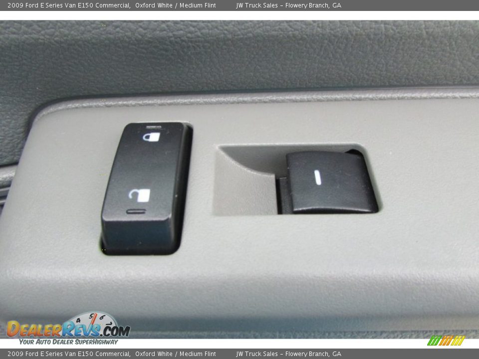 2009 Ford E Series Van E150 Commercial Oxford White / Medium Flint Photo #33