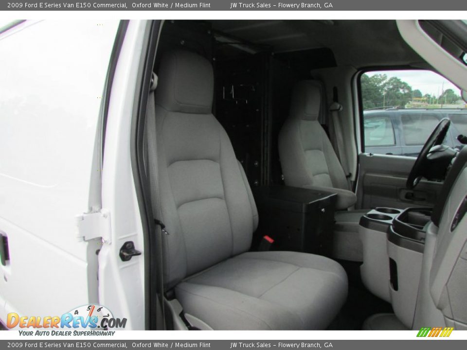 2009 Ford E Series Van E150 Commercial Oxford White / Medium Flint Photo #35