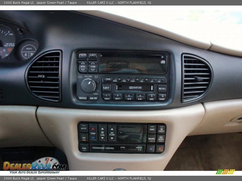 2000 Buick Regal LS Jasper Green Pearl / Taupe Photo #19