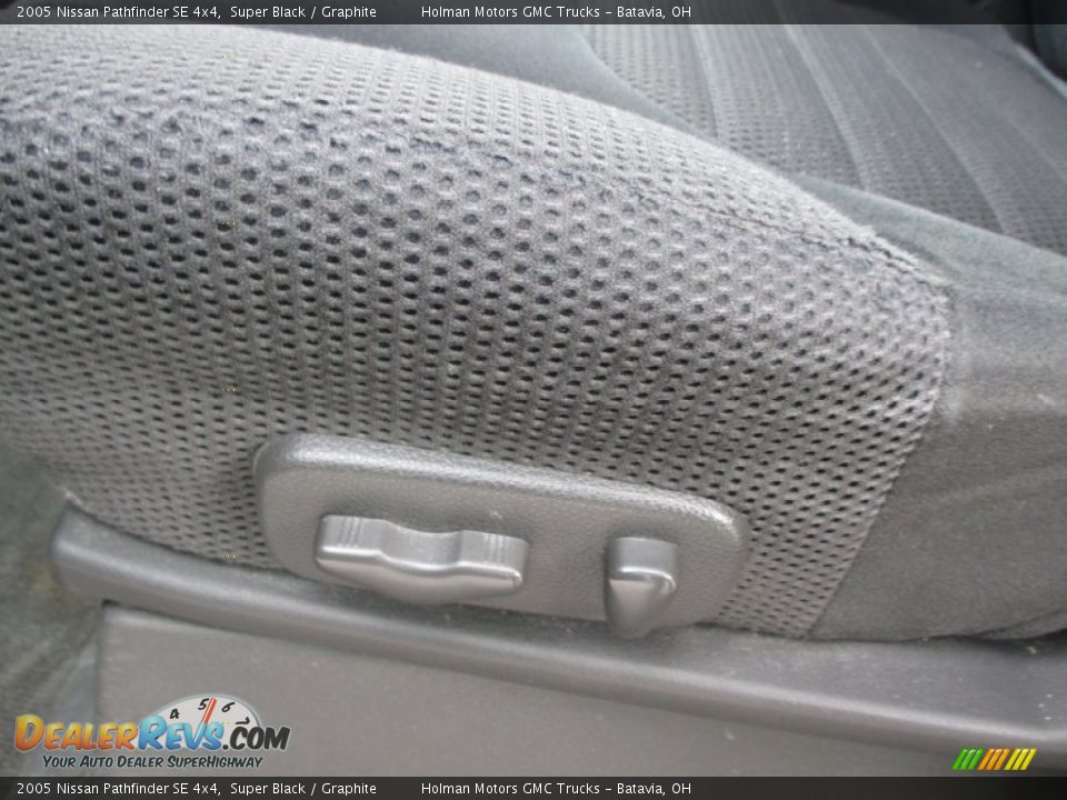 2005 Nissan Pathfinder SE 4x4 Super Black / Graphite Photo #6