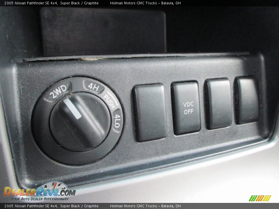2005 Nissan Pathfinder SE 4x4 Super Black / Graphite Photo #9
