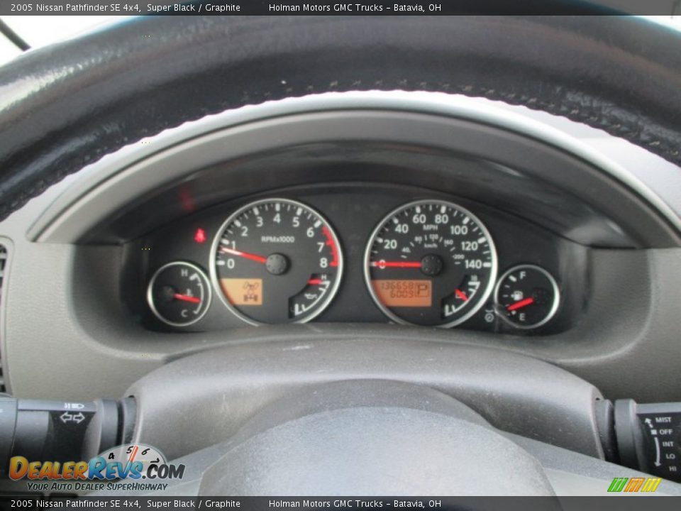 2005 Nissan Pathfinder SE 4x4 Super Black / Graphite Photo #13