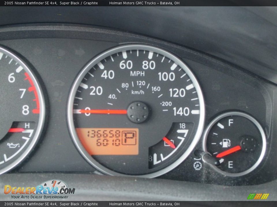 2005 Nissan Pathfinder SE 4x4 Super Black / Graphite Photo #14