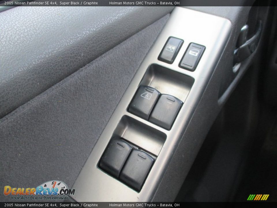 2005 Nissan Pathfinder SE 4x4 Super Black / Graphite Photo #15