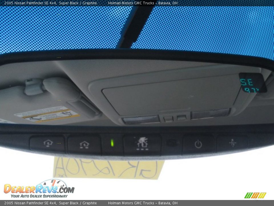 2005 Nissan Pathfinder SE 4x4 Super Black / Graphite Photo #17