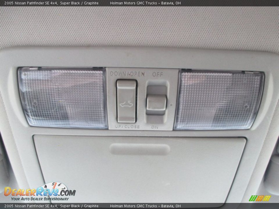2005 Nissan Pathfinder SE 4x4 Super Black / Graphite Photo #18