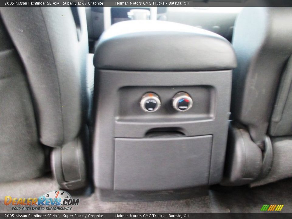 2005 Nissan Pathfinder SE 4x4 Super Black / Graphite Photo #22