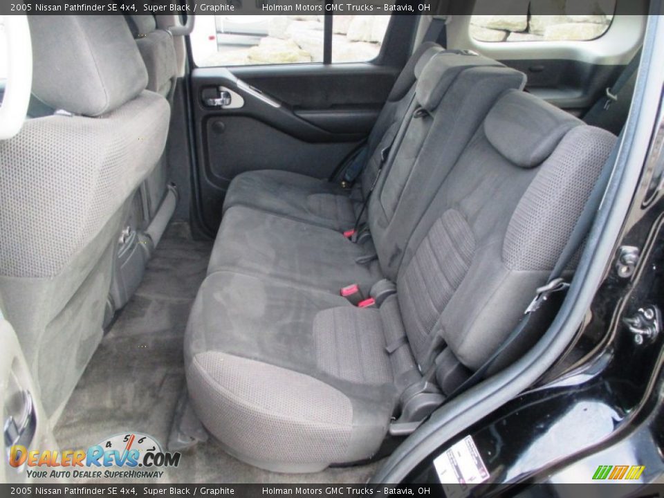 2005 Nissan Pathfinder SE 4x4 Super Black / Graphite Photo #23