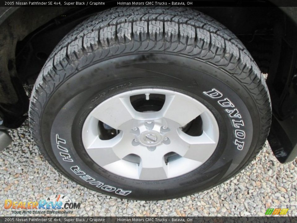 2005 Nissan Pathfinder SE 4x4 Super Black / Graphite Photo #24