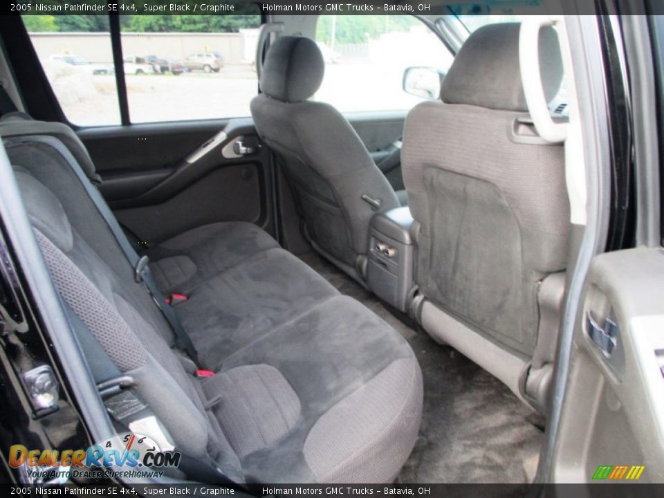 2005 Nissan Pathfinder SE 4x4 Super Black / Graphite Photo #30