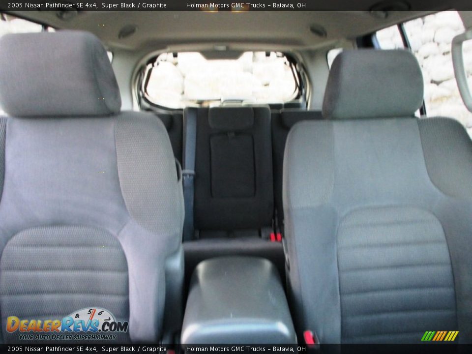 2005 Nissan Pathfinder SE 4x4 Super Black / Graphite Photo #32