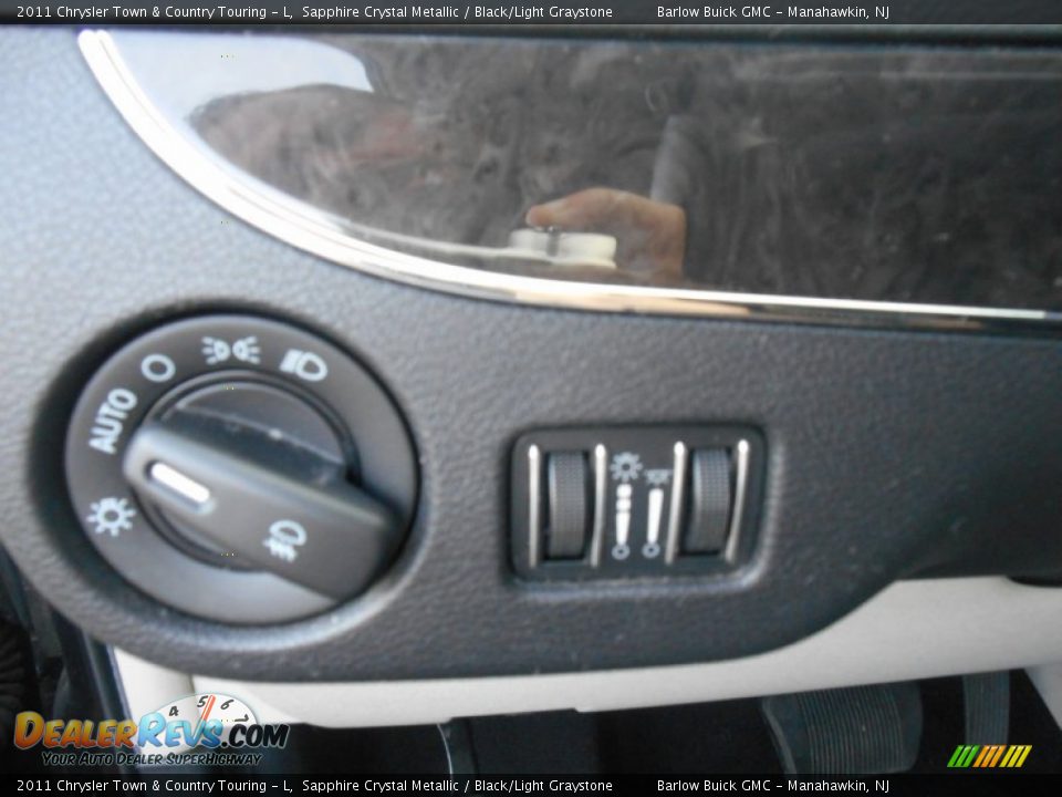 2011 Chrysler Town & Country Touring - L Sapphire Crystal Metallic / Black/Light Graystone Photo #25
