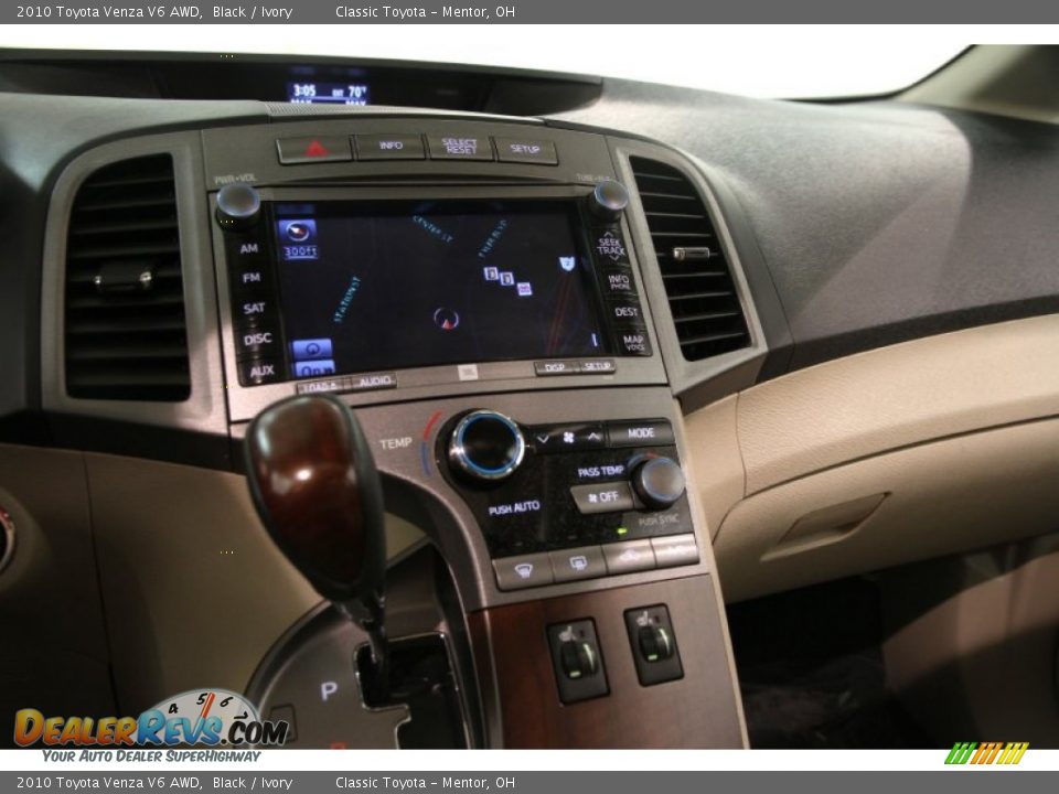 Controls of 2010 Toyota Venza V6 AWD Photo #12