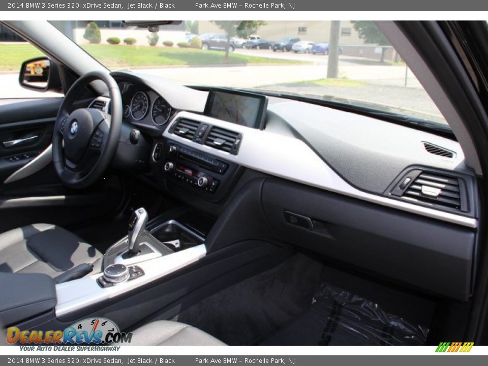 2014 BMW 3 Series 320i xDrive Sedan Jet Black / Black Photo #25