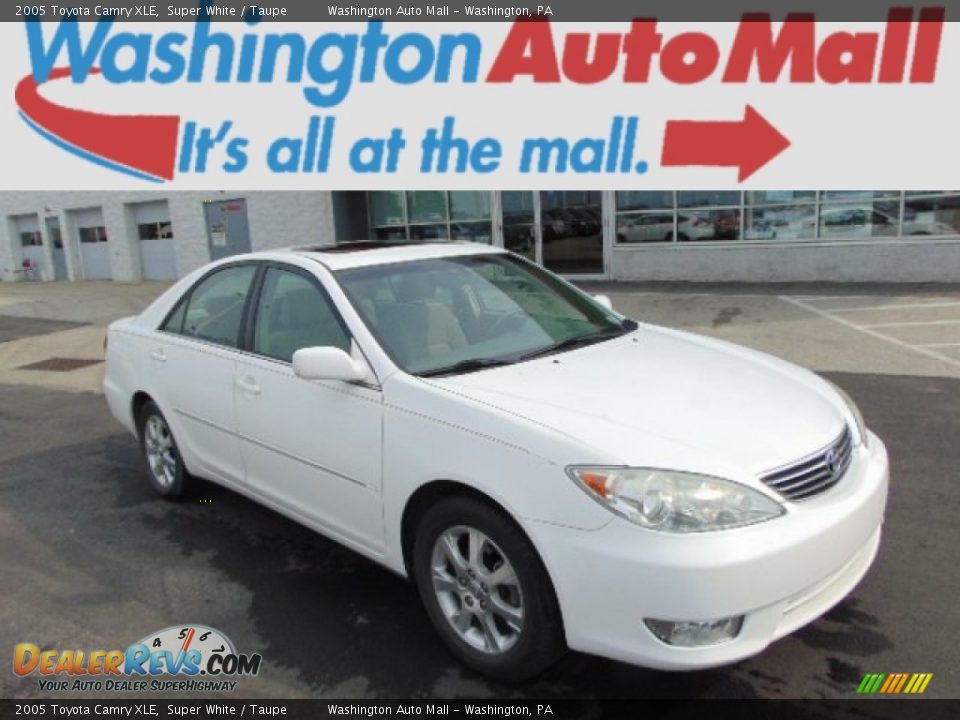 2005 Toyota Camry XLE Super White / Taupe Photo #1