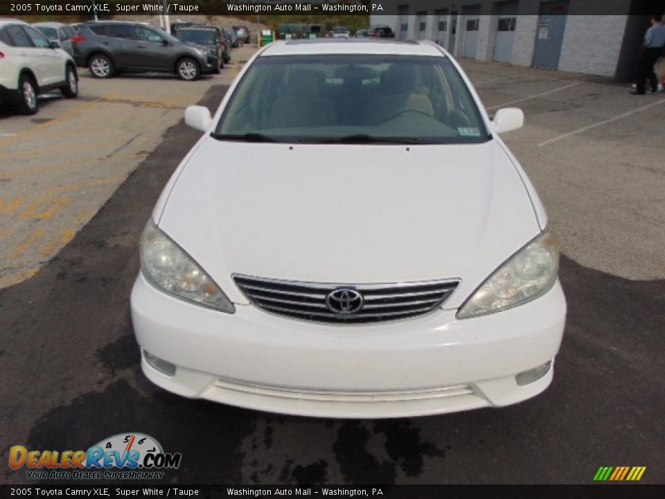 2005 Toyota Camry XLE Super White / Taupe Photo #4