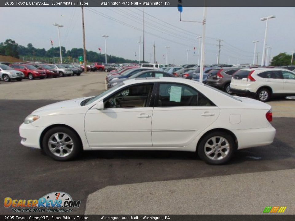 2005 Toyota Camry XLE Super White / Taupe Photo #6