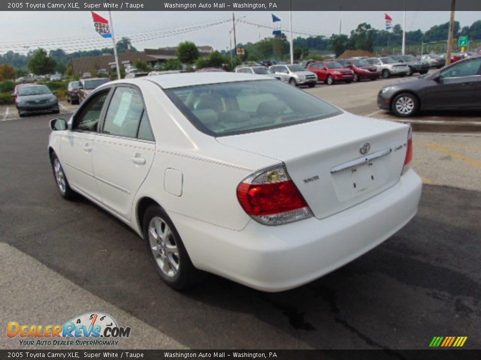 2005 Toyota Camry XLE Super White / Taupe Photo #7